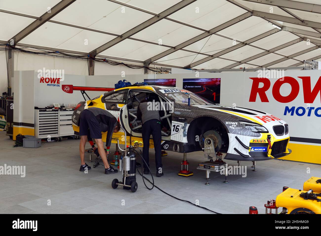 Motor racing mechanics hires stock photography and images Alamy