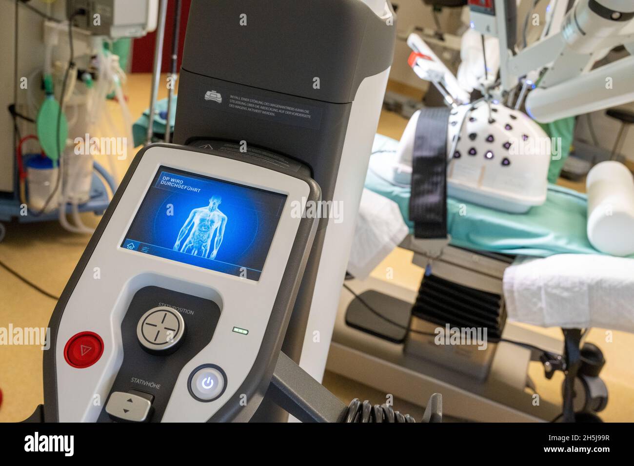 Stralsund, Germany. 10th Nov, 2021. In the outpatient operating room ...
