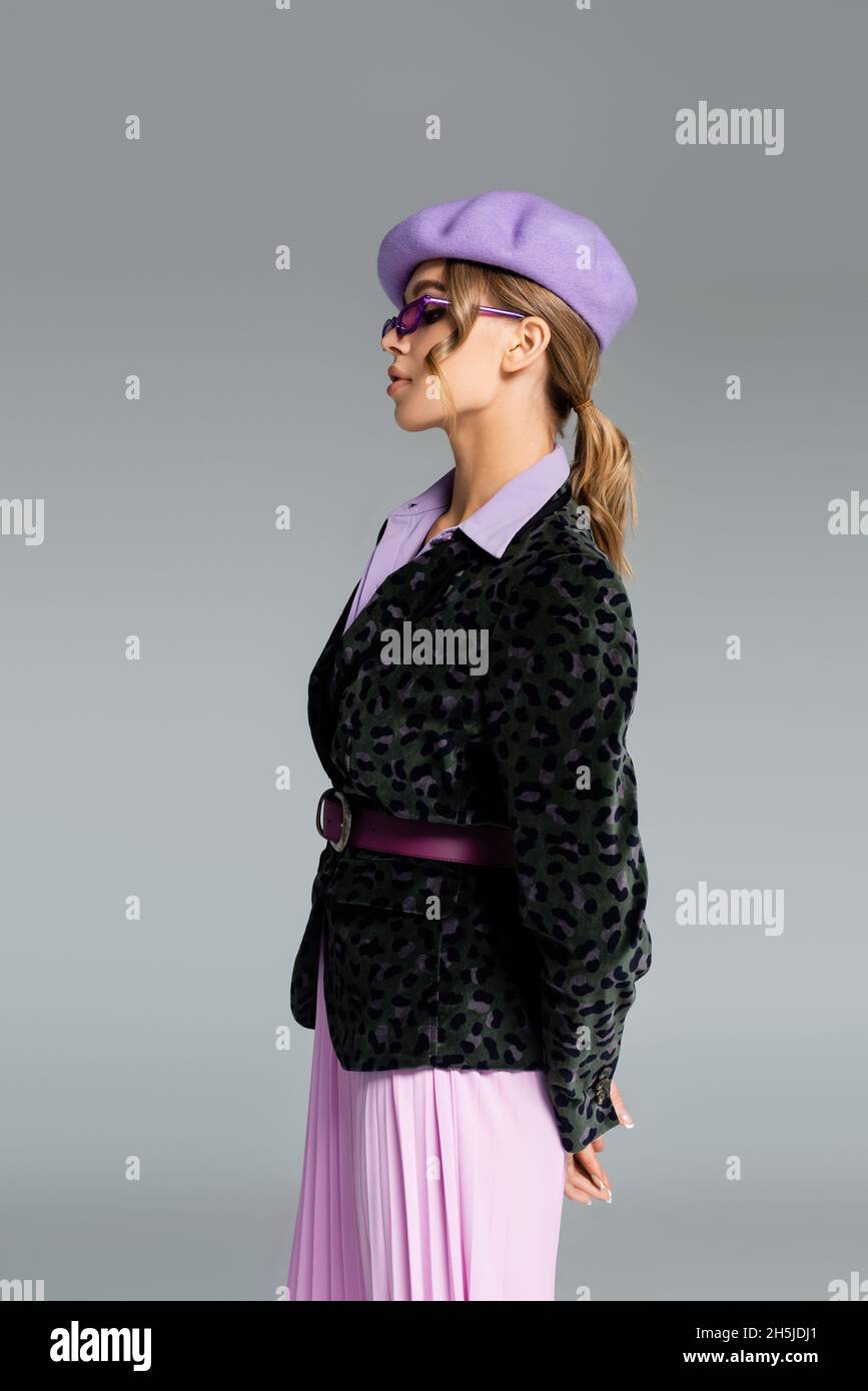 Woman in beret and sunglasses hi-res stock photography and images - Alamy