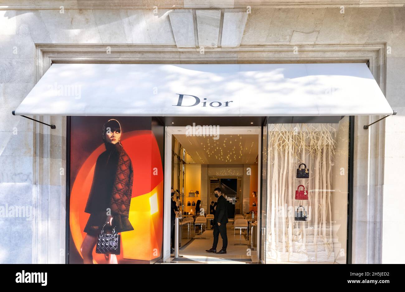 Dior shop front Passeig de Gracia, Barcelona Spain Stock Photo - Alamy