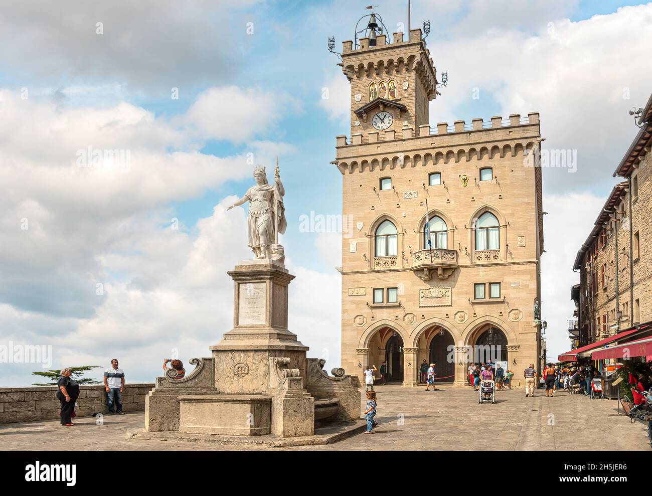 Statua della Libertà and the Palazzo Publico, historical town center of San Marino Stock Photo