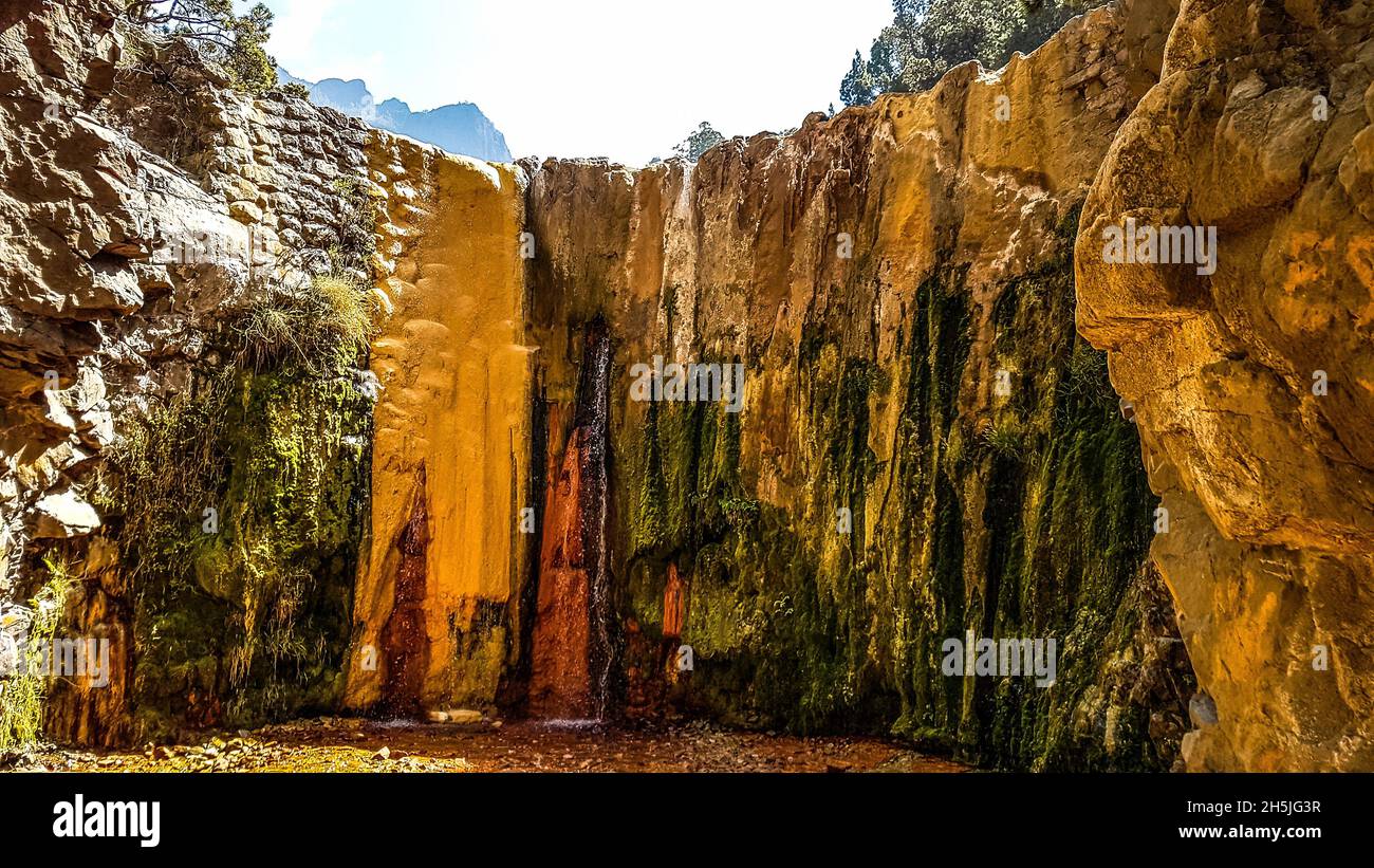 Die Farbeigen Wasserfälle auf La Palma leider mit wenig Wasser Stock Photo