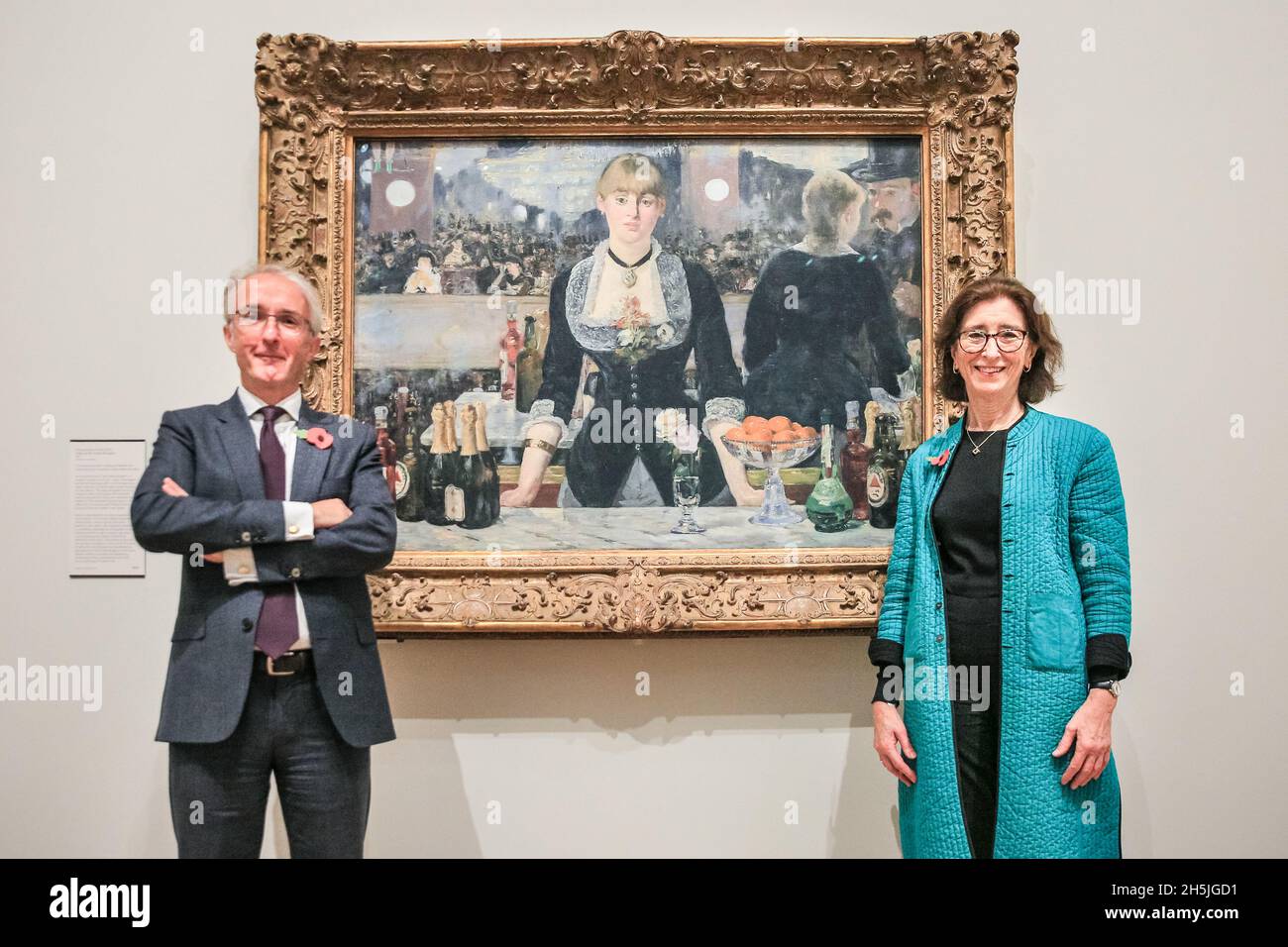 London, UK. 10th Nov, 2021. Courtauld Directors, Dr. Ernst Vegelin van Claerbergen, and Professor Deborah Swallow, with Edouard Manet's 'A Bar at the Folies-Bergere', (1882). The Courtauld Gallery at Somerset House in London will re-open to the public on Friday 19 November following the most significant modernisation project in its history, providing a transformed home for one of the UK's greatest art collections. Credit: Imageplotter/Alamy Live News Credit: Imageplotter/Alamy Live News Stock Photo