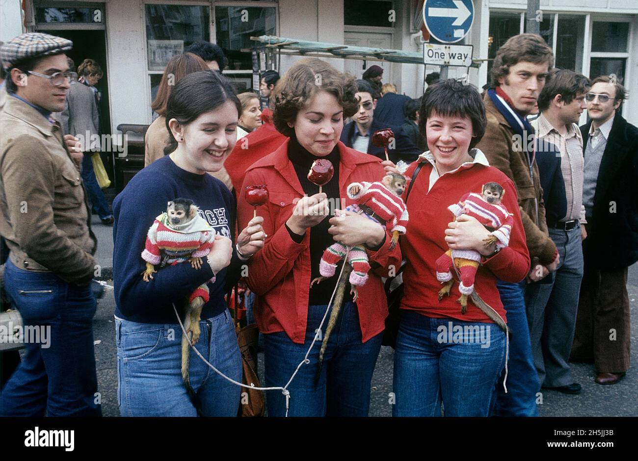 London 1982. A London street view and three young women with monkeys. Credit Roland Palm. Stock Photo