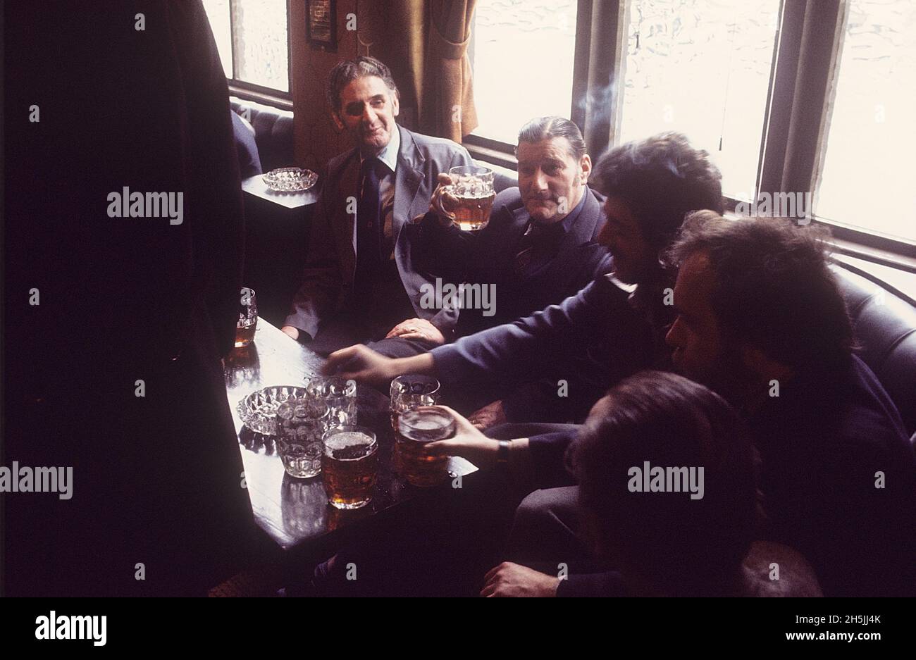London 1982. A London pub and a group of men having a pint of beer. Credit Roland Palm. Stock Photo