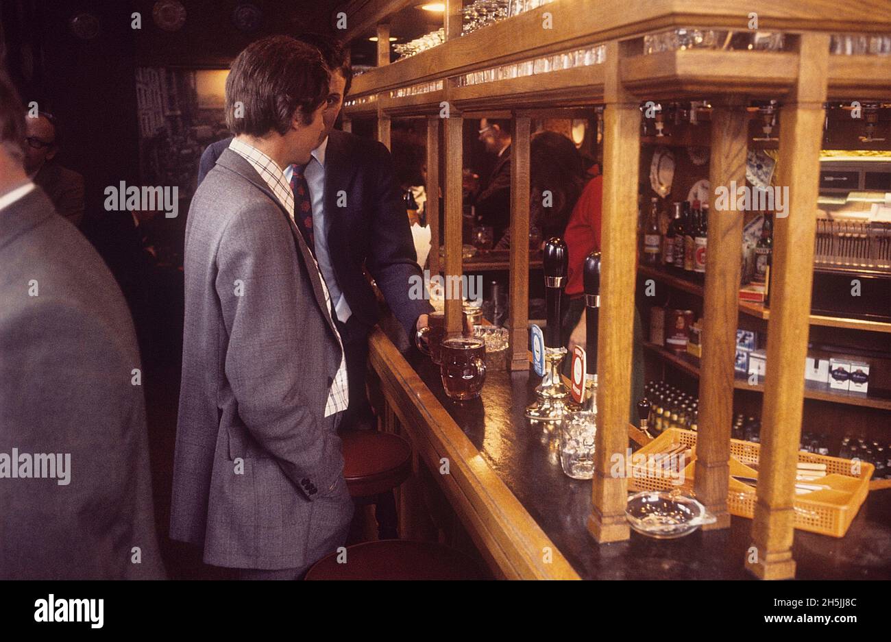 London 1982. A London pub and a group of men having a pint of beer. Credit Roland Palm. Stock Photo