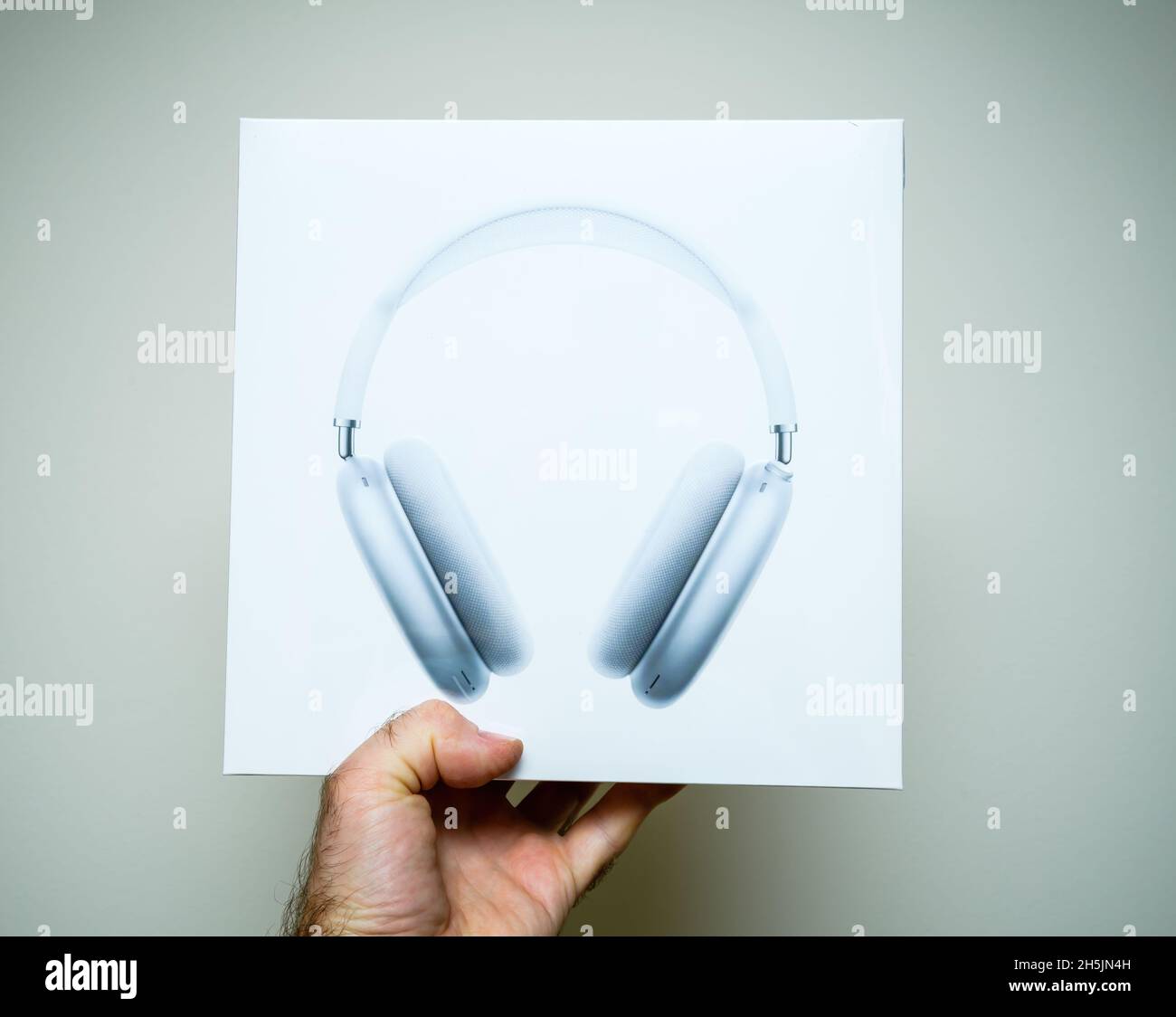 Apple Computers AirPods Max overear headphones with Adaptive EQ