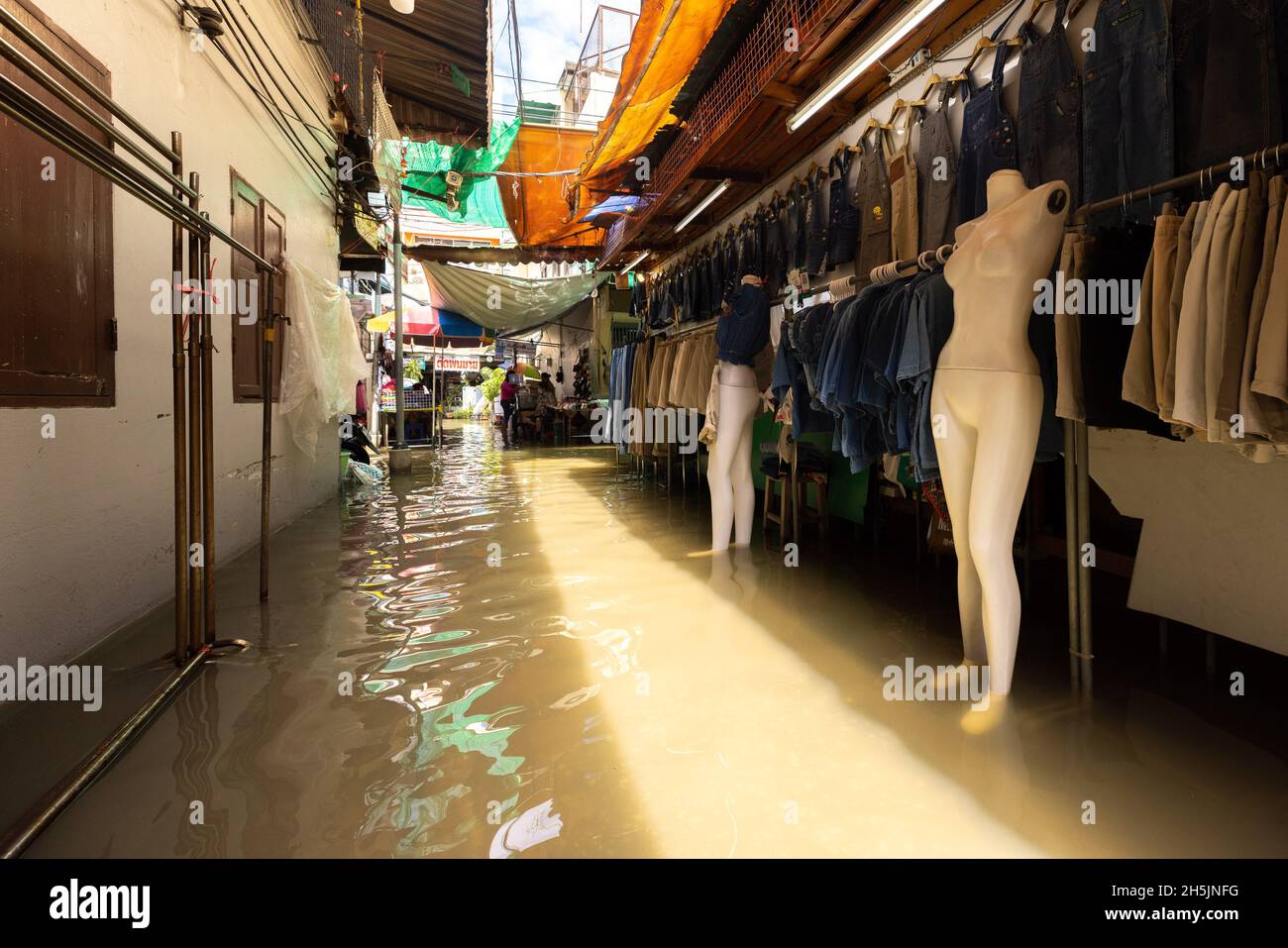 Bangkok, Thailand. 09th Nov, 2021. A clothing store is seen submerged in Wang Lang Market.Chao Phraya River is overflowing influenced from heavy rainfall causing flooding in Wang Lang Market and many low lying areas along Chao Phraya River. Credit: SOPA Images Limited/Alamy Live News Stock Photo