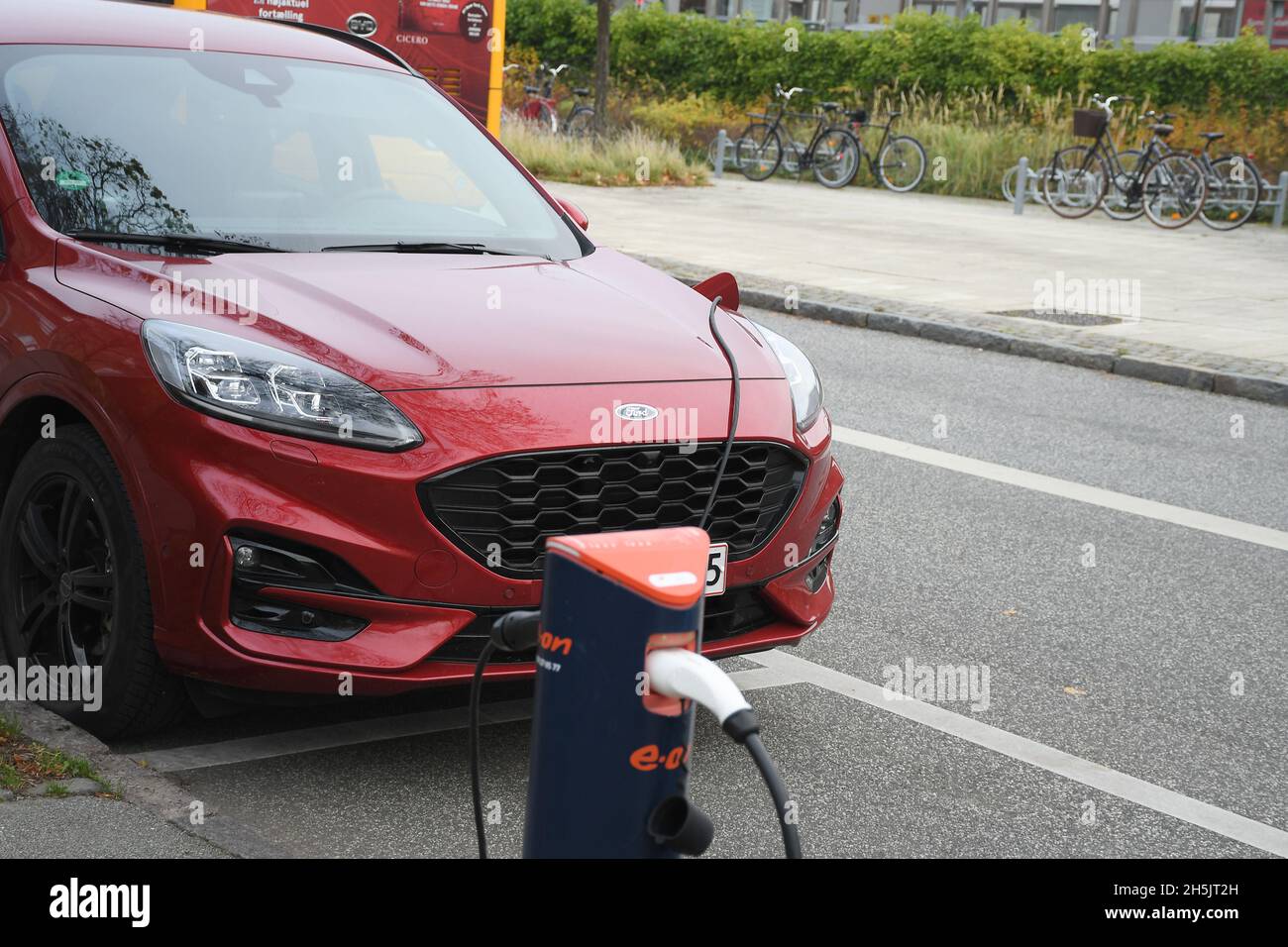 Copenhagen /Denmark / 10 November2021 / electric cars recharge at