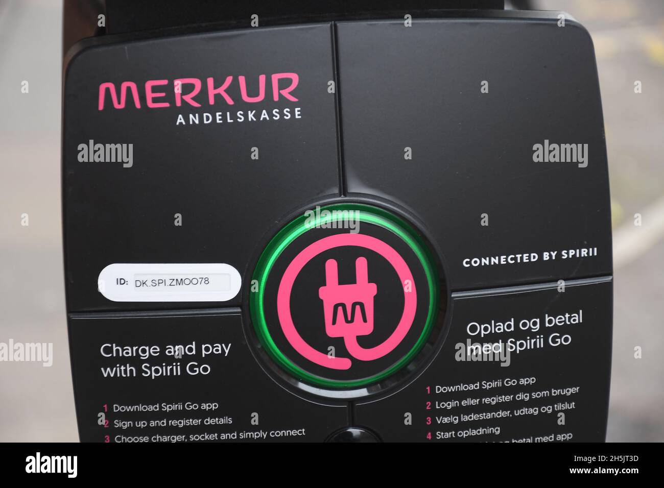 Copenhagen /Denmark / 10 November2021 / electric cars recharge at