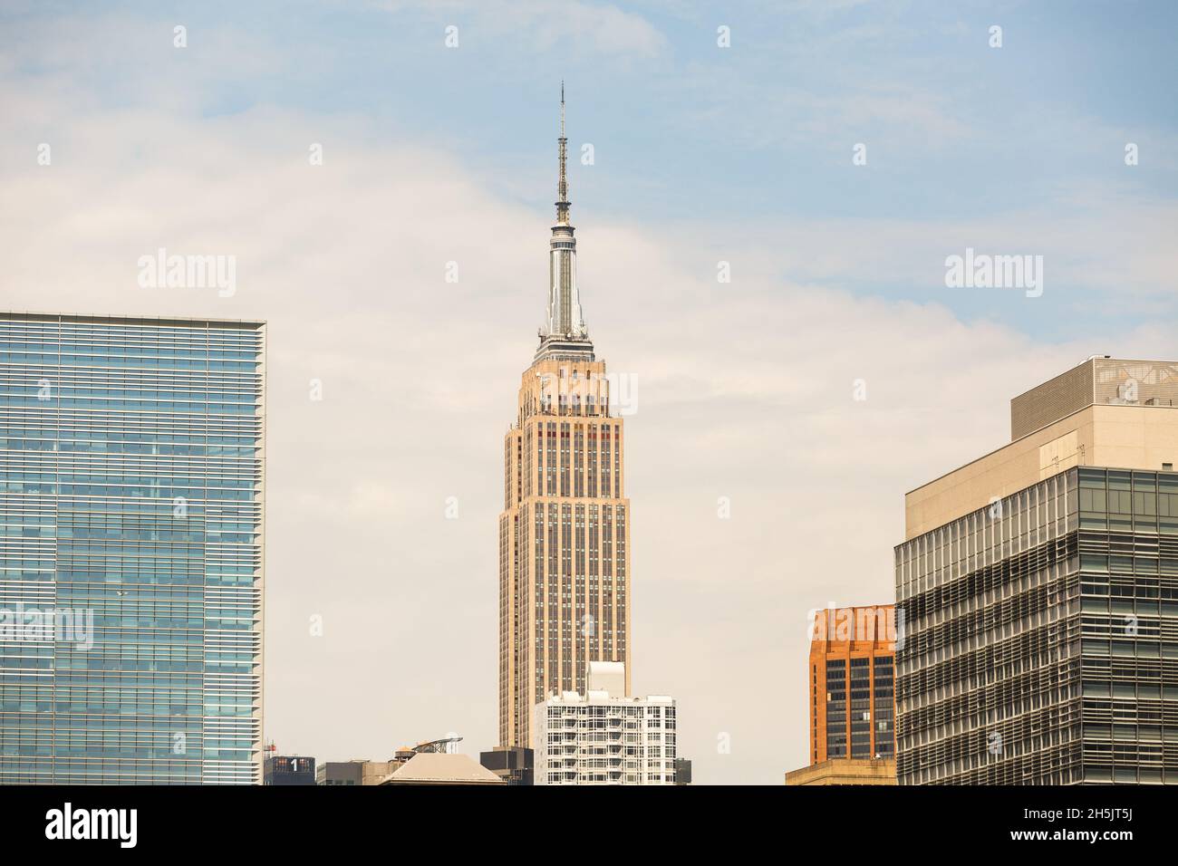 Empire state building king kong hi-res stock photography and
