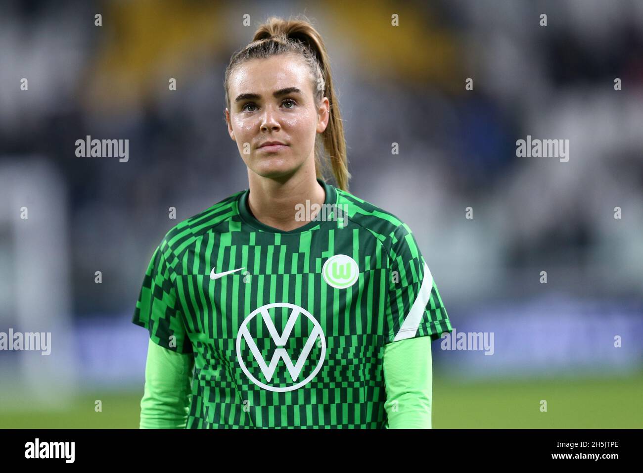 Jill Roord Of Vfl Wolfsburg During Warm Up Before The Uefa Women S Champions League Group A
