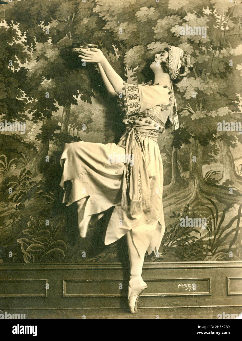 Vaudeville poster hi-res stock photography and images - Alamy