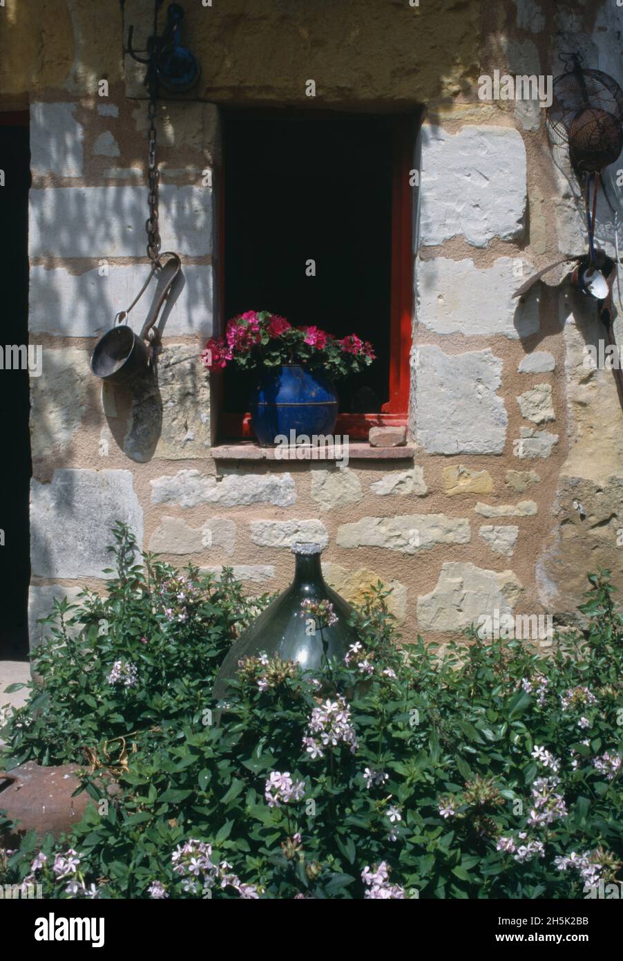 France, Loire, Les Maisons Trogladytes de Forges, Old Style cottage window detail. Stock Photo