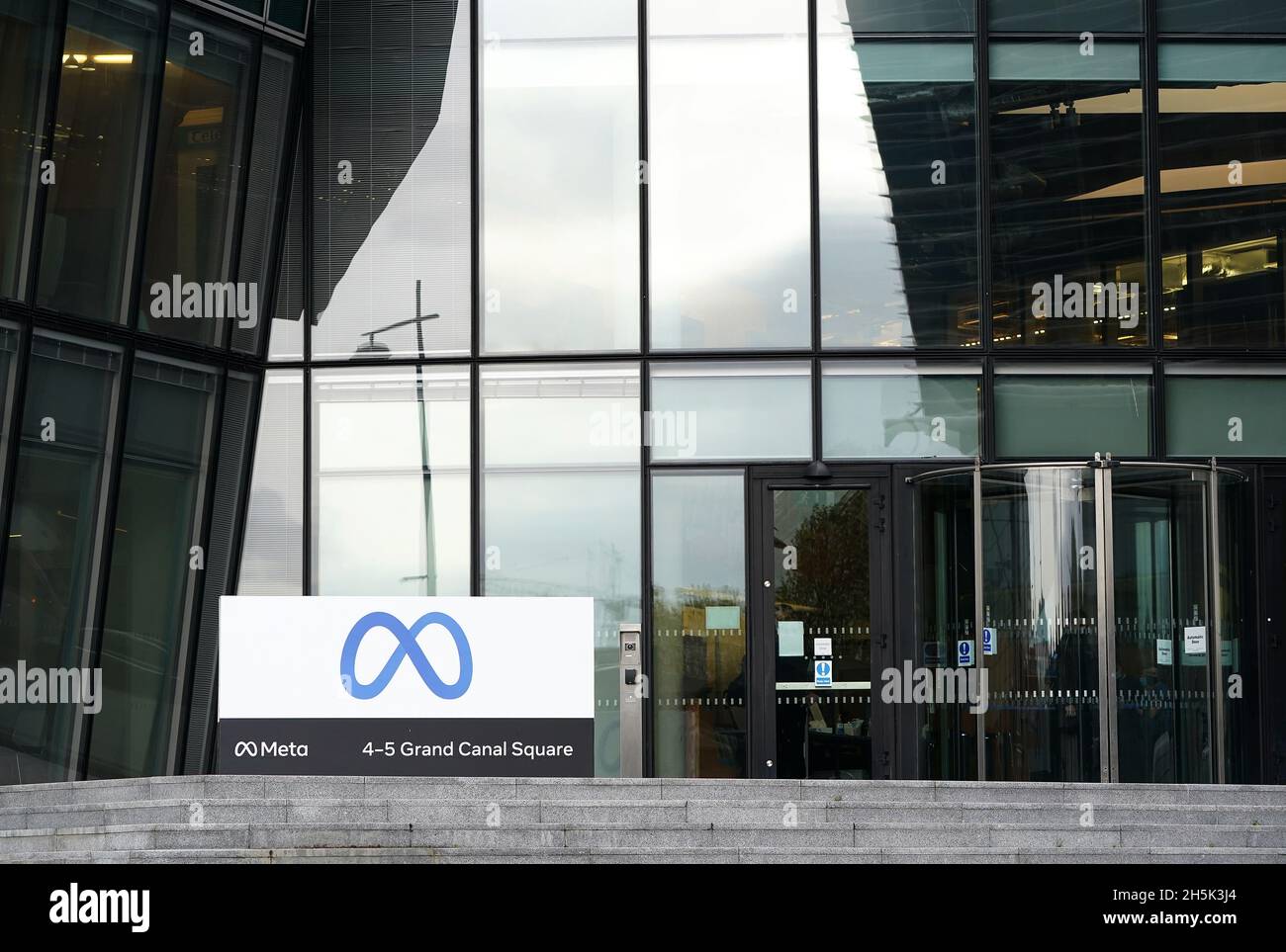 Meta dublín hires stock photography and images Alamy