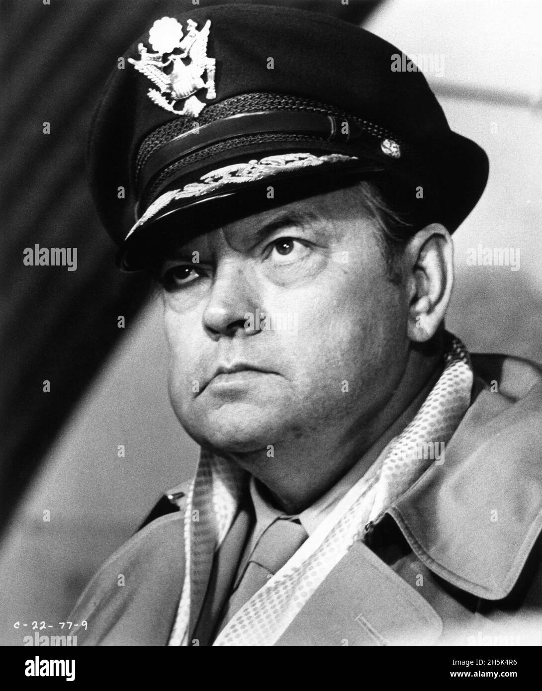 ORSON WELLES Portrait as General Dreedle in CATCH-22 1970 director MIKE NICHOLS novel Joseph Heller screenplay Buck Henry Filmways Productions / Paramount Pictures Stock Photo