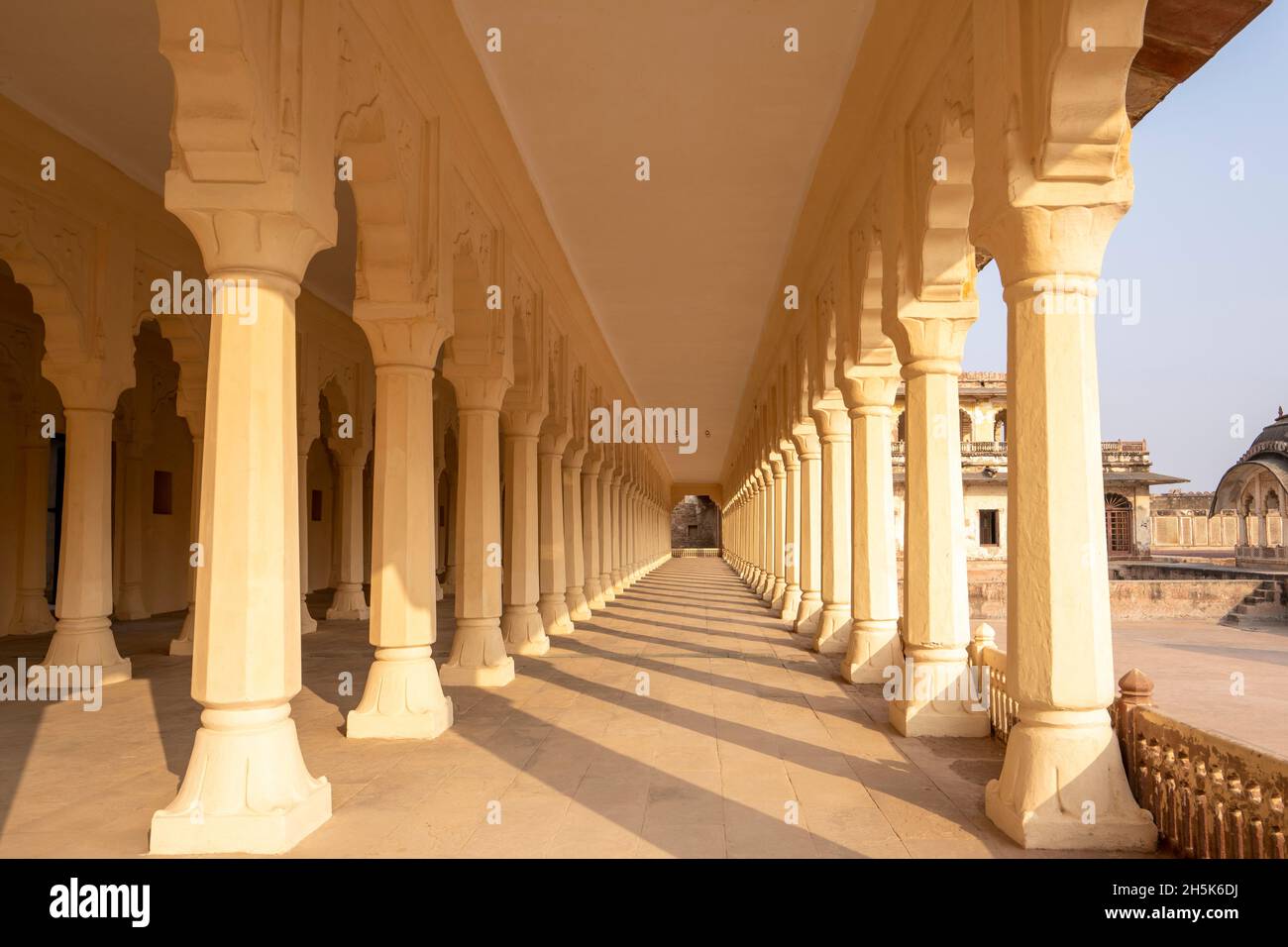 Colonnaded walkway of the inner courtyard inside Ahhichatragarh Fort (Nagaur Fort); Nagaur, Rajasthan, India Stock Photo