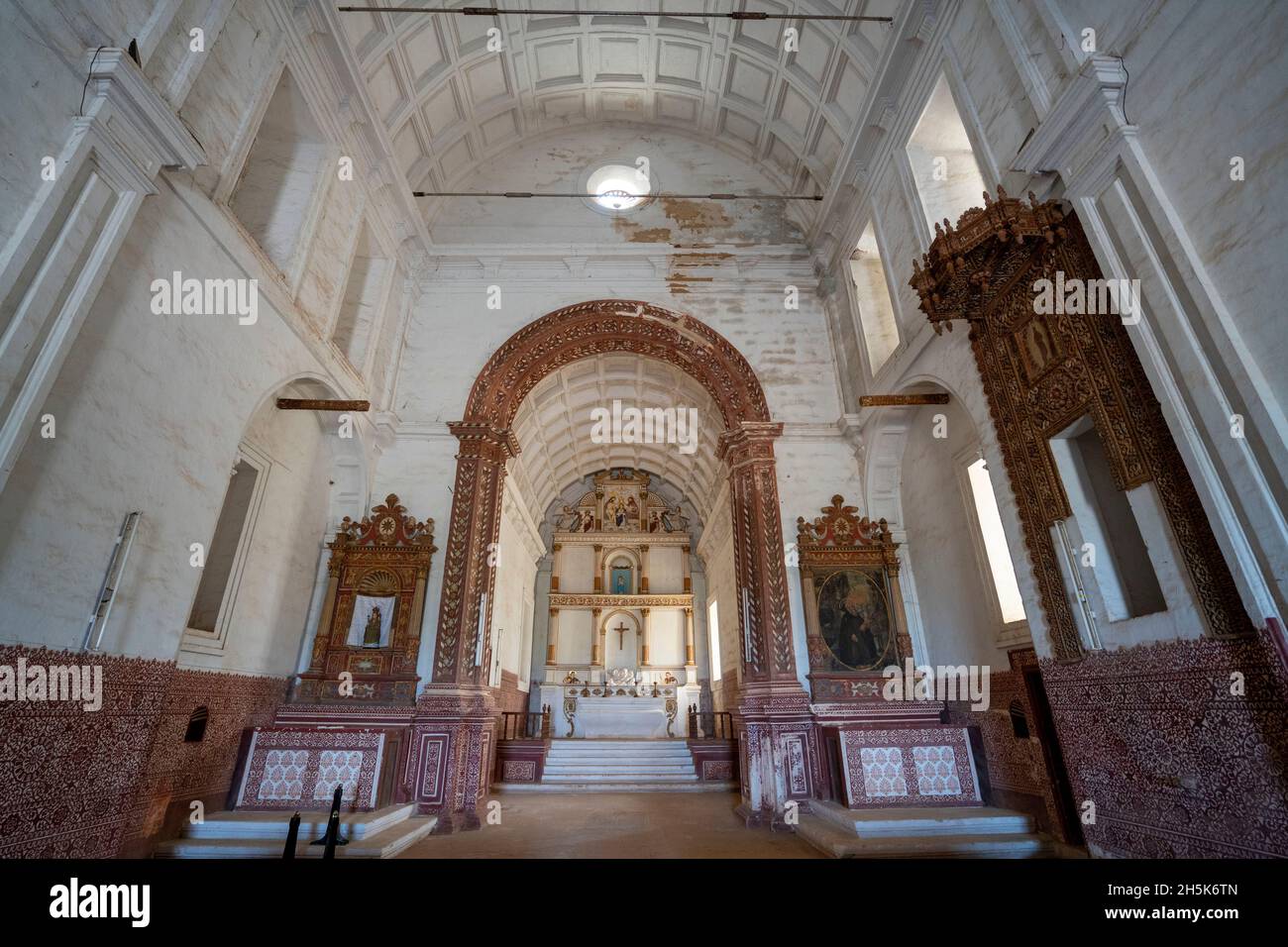 Portuguese, colonial-era church interior; Old Goa, Goa, India Stock Photo