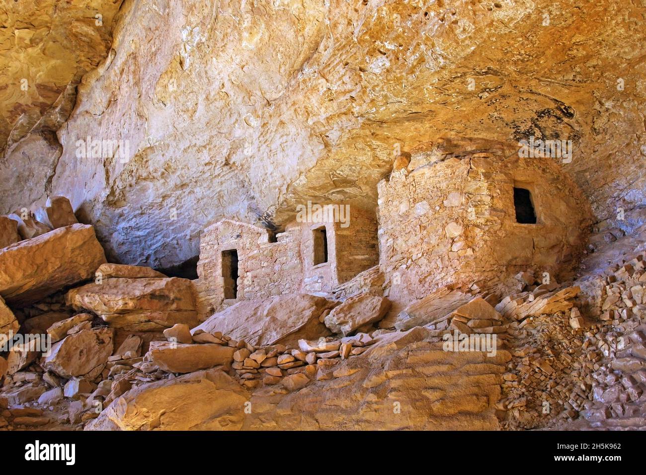 Ancient Pueblos cliff dwellings, stone structures carved into the sandstone cliffs at the Ute Tribal Park near Cortez Stock Photo