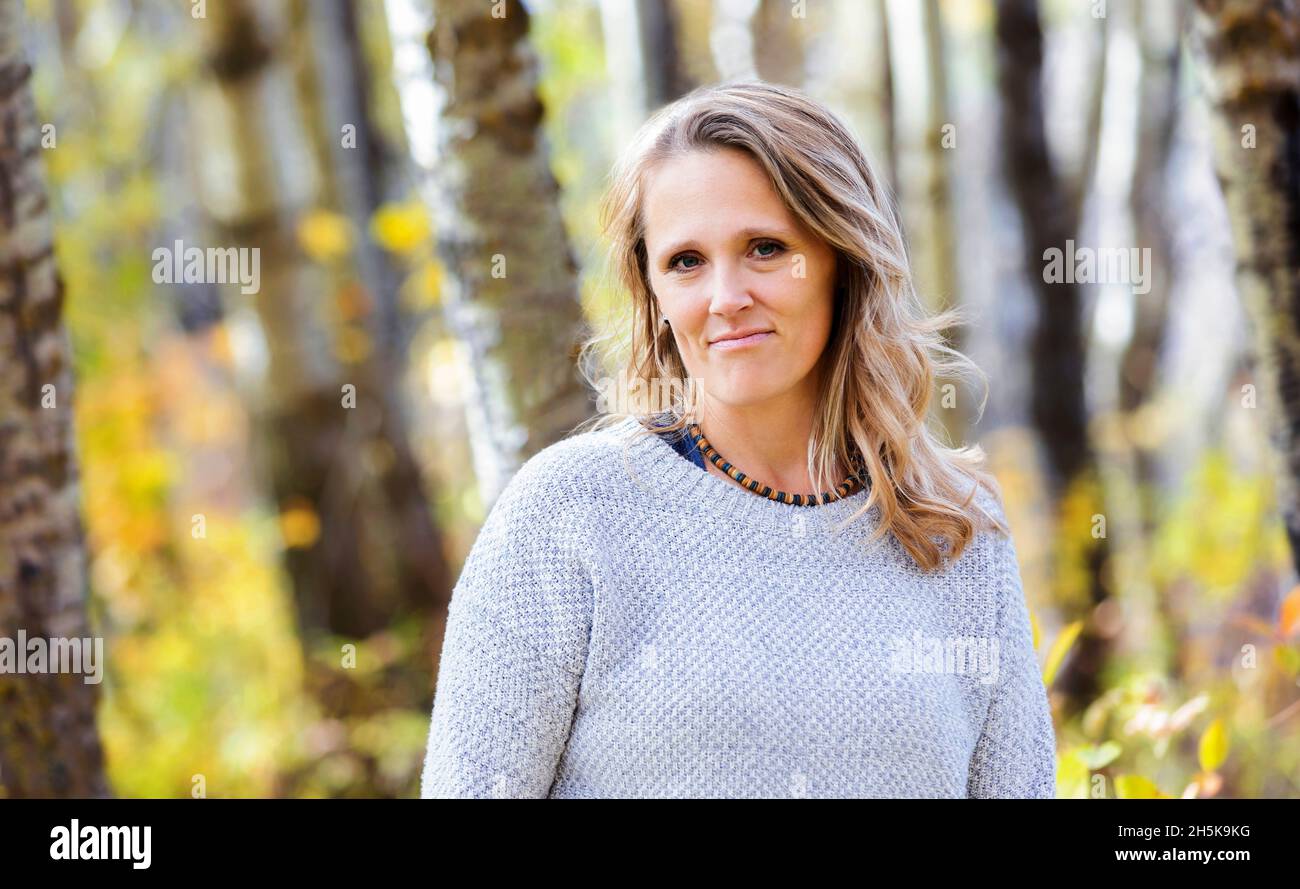 Mature woman long grey hair hi-res stock photography and images - Alamy