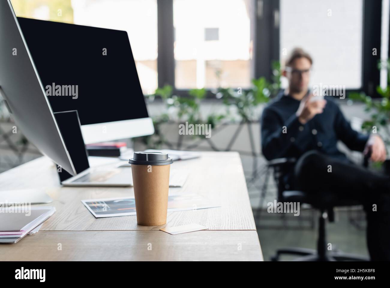 Credit card near computers hi-res stock photography and images - Alamy
