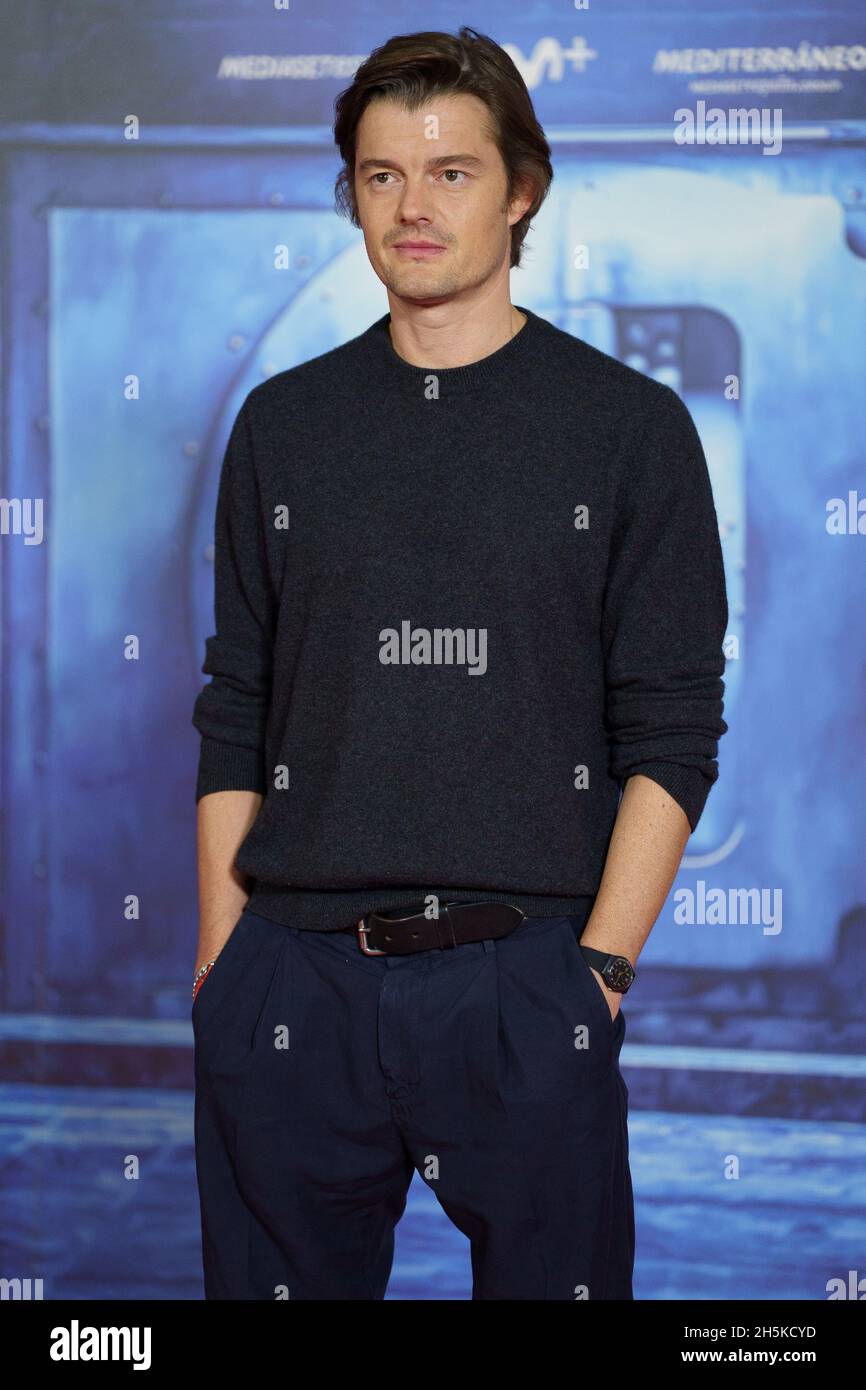 Madrid, Spain. 10th Nov, 2021. British actor Sam Riley poses during the photocall for the film 'Way Down' at the Palace Hotel in Madrid. The film revolves around a robbery inside the Bank of Spain. Credit: SOPA Images Limited/Alamy Live News Stock Photo
