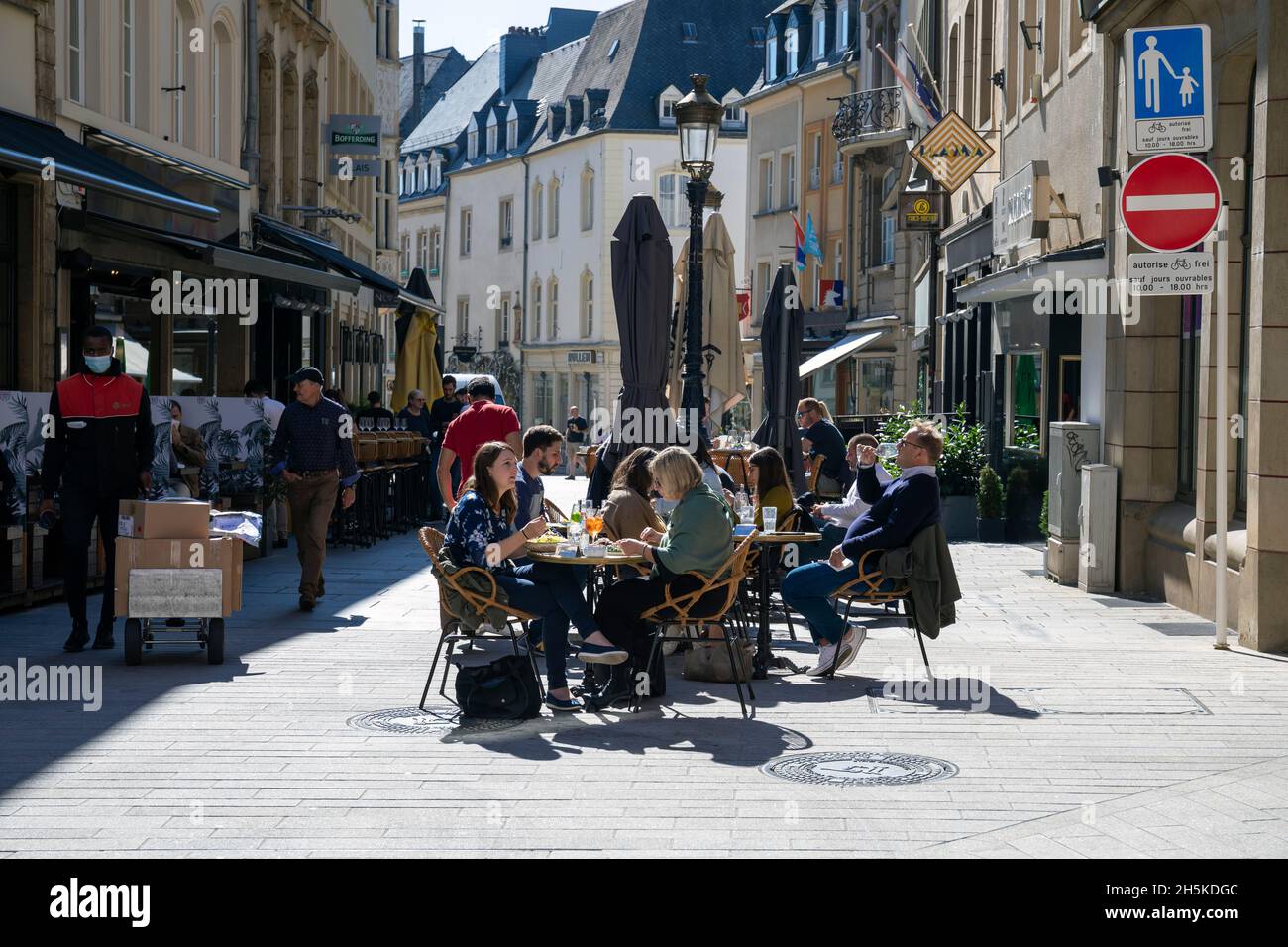 Europe, Luxembourg, Luxembourg City, Ville Haute, Krautmarkt with Tourists dining Al Fresco Stock Photo