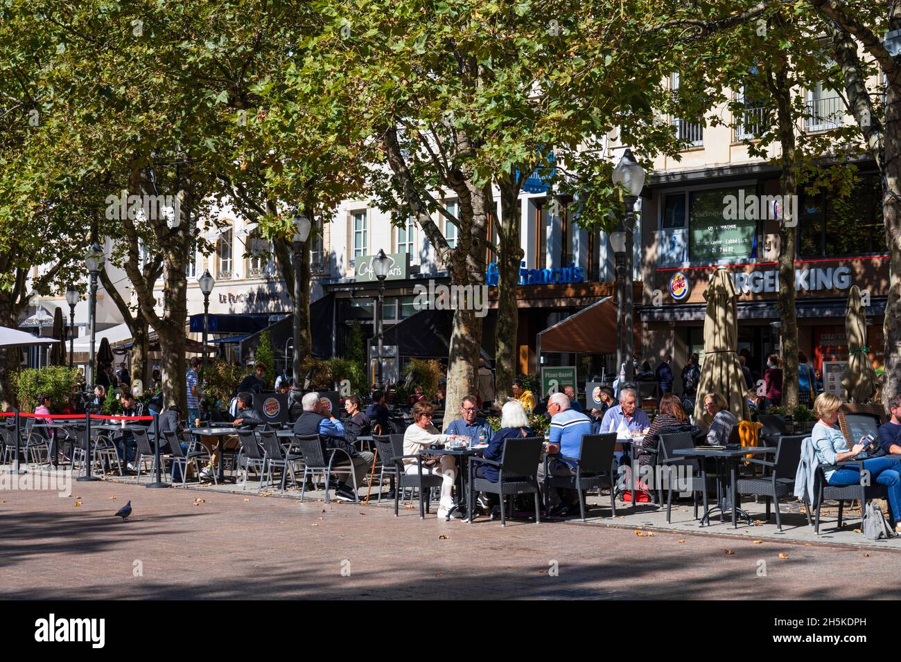 Europe, Luxembourg, Luxembourg City, Ville Haute, Place d'Armes with Cafés and Bars on Rue Genistre Stock Photo