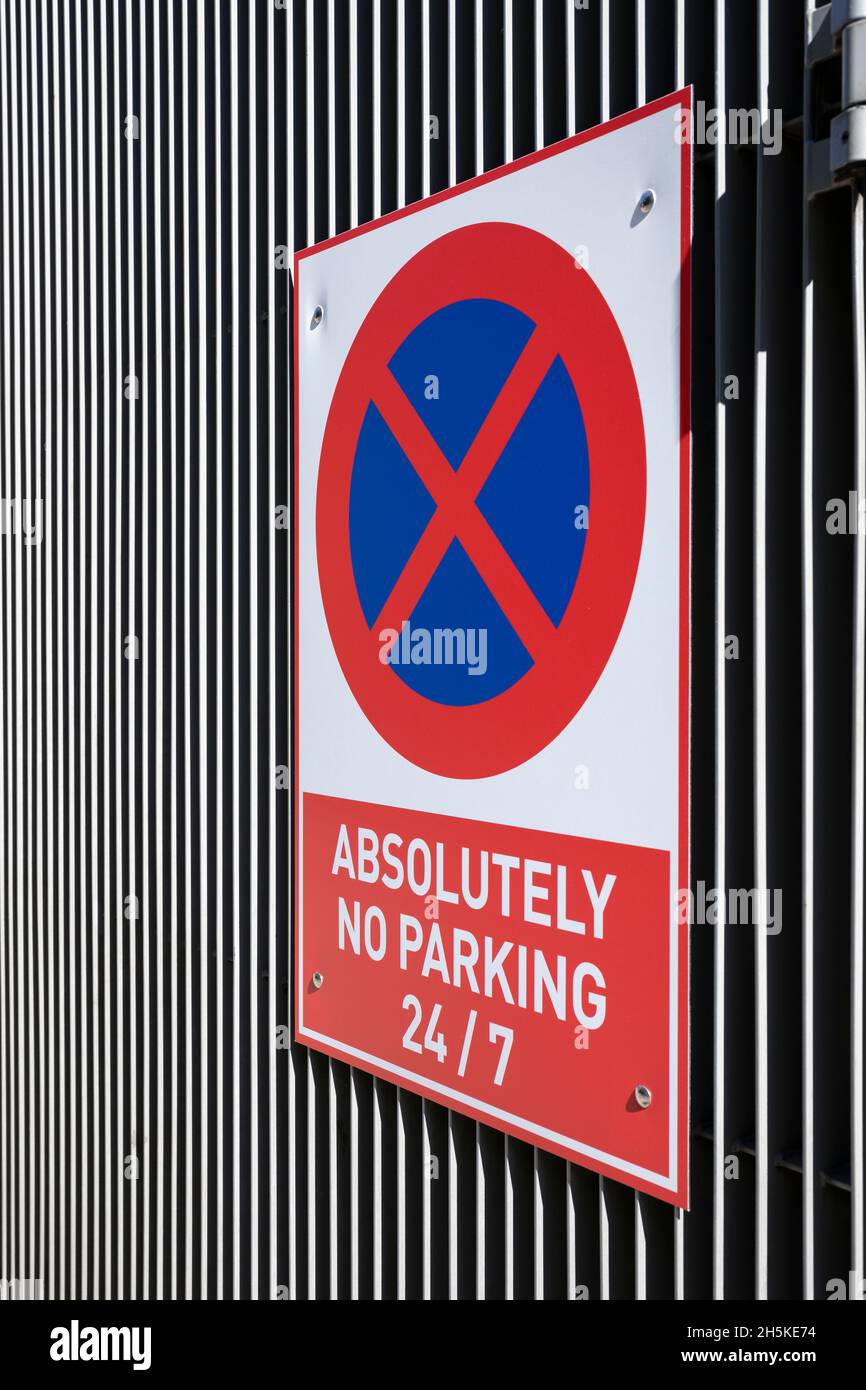 Europe, Luxembourg, Luxembourg City, Ville Haute, 'Absolutely No Parking' Sign on Modern Building on Boulevard Prince Henri Stock Photo