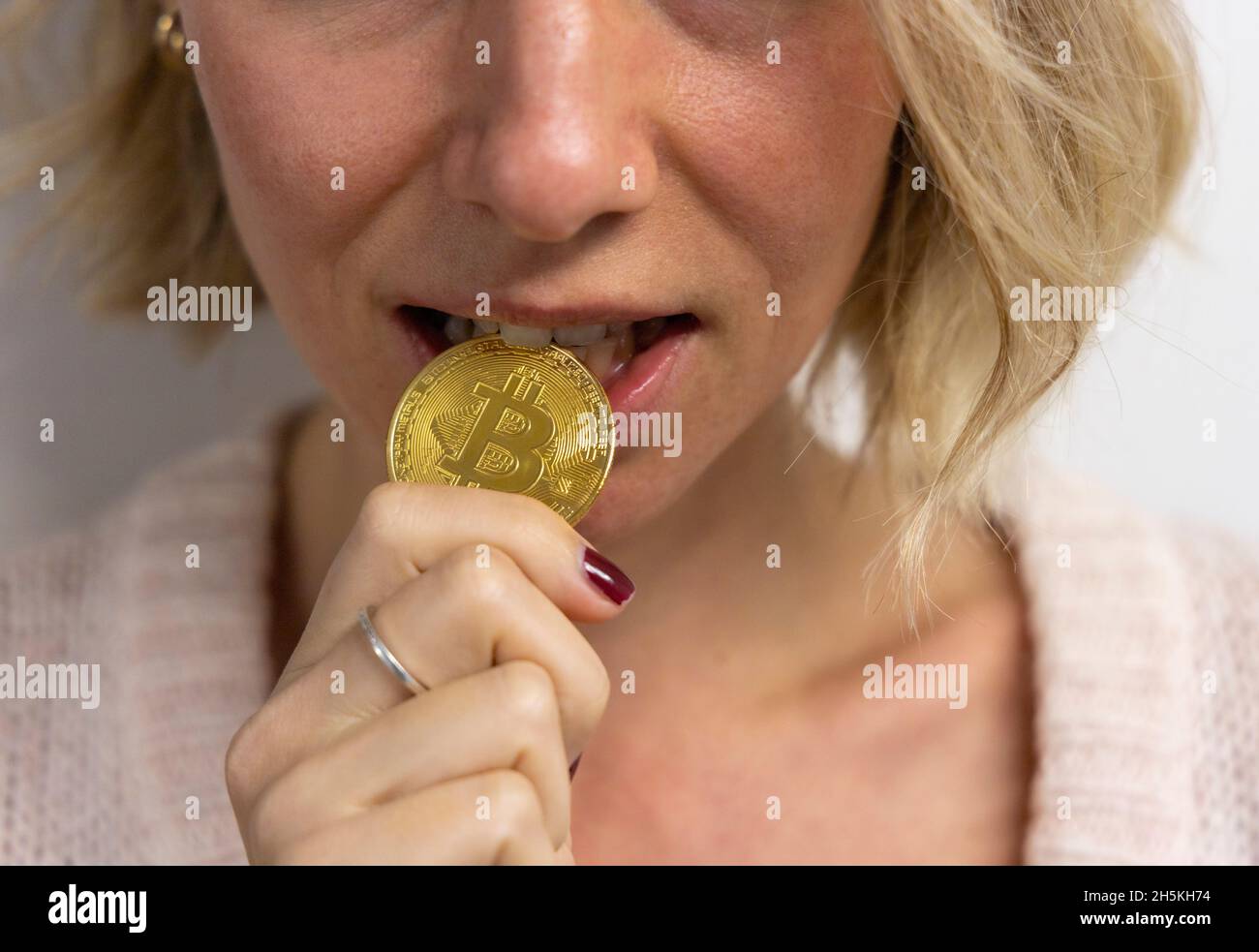 Biting coin hi-res stock photography and images - Alamy