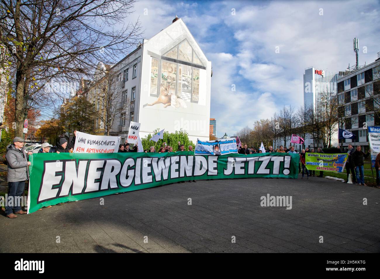 Der Landesverband Erneuerbare Energien NRW demonstriert gegen die, aus ihren Augen, Klagewelle gegen Windkraftalagen des NABU-NRW. Stock Photo