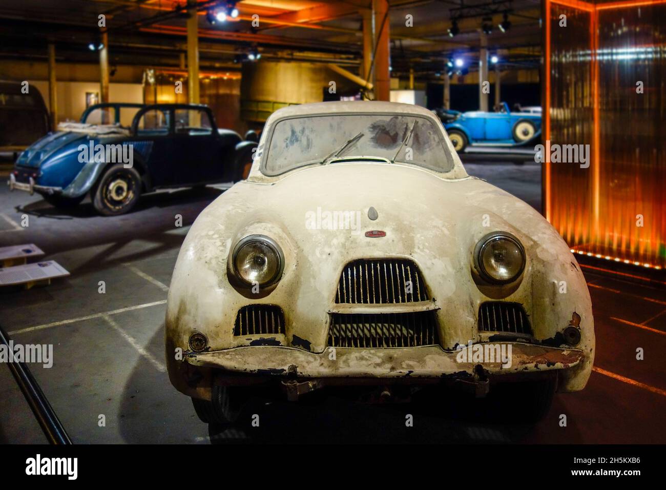 Rusty and dusty Allard P2 Monte Carlo 1953, 2-door saloon classic car / oldtimer from Allard Motor Company in bad shape ready to be restored in garage Stock Photo