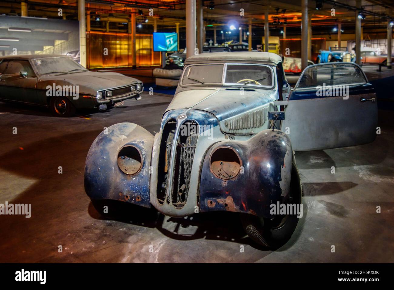 Rusty and dusty 1938 BMW 327/28 touring coupé, German classic car / oldtimer, in bad shape ready to be restored in garage Stock Photo