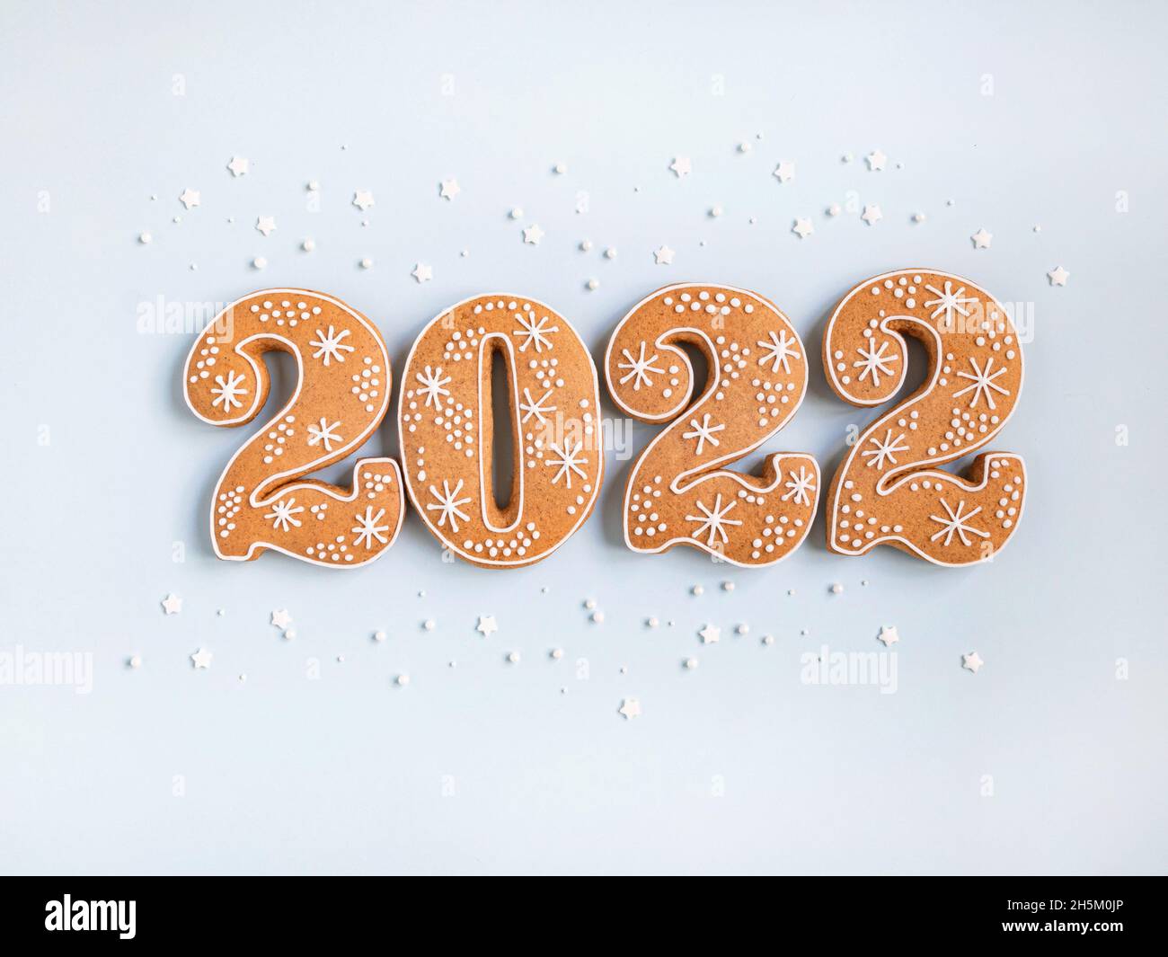 Gingerbread cookies in the form of numbers, gingerbread New Year 2022 on blue background . Top view. Flat lay Stock Photo