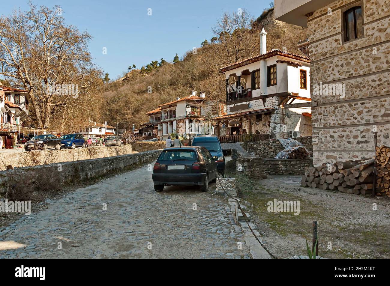 Old traditional houses against the backdrop of the famous sand pyramids in the town of Melnik, Bulgaria Stock Photo