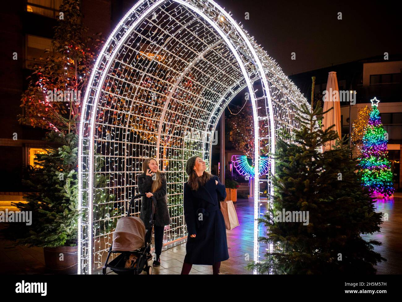 EDITORIAL USE ONLY General view at the unveiling of this year's Christmas lights in Eccleston Yards in Belgravia, featuring over 97,000 white bulbs across the neighbourhood. Picture date: Wednesday November 10, 2021. Stock Photo