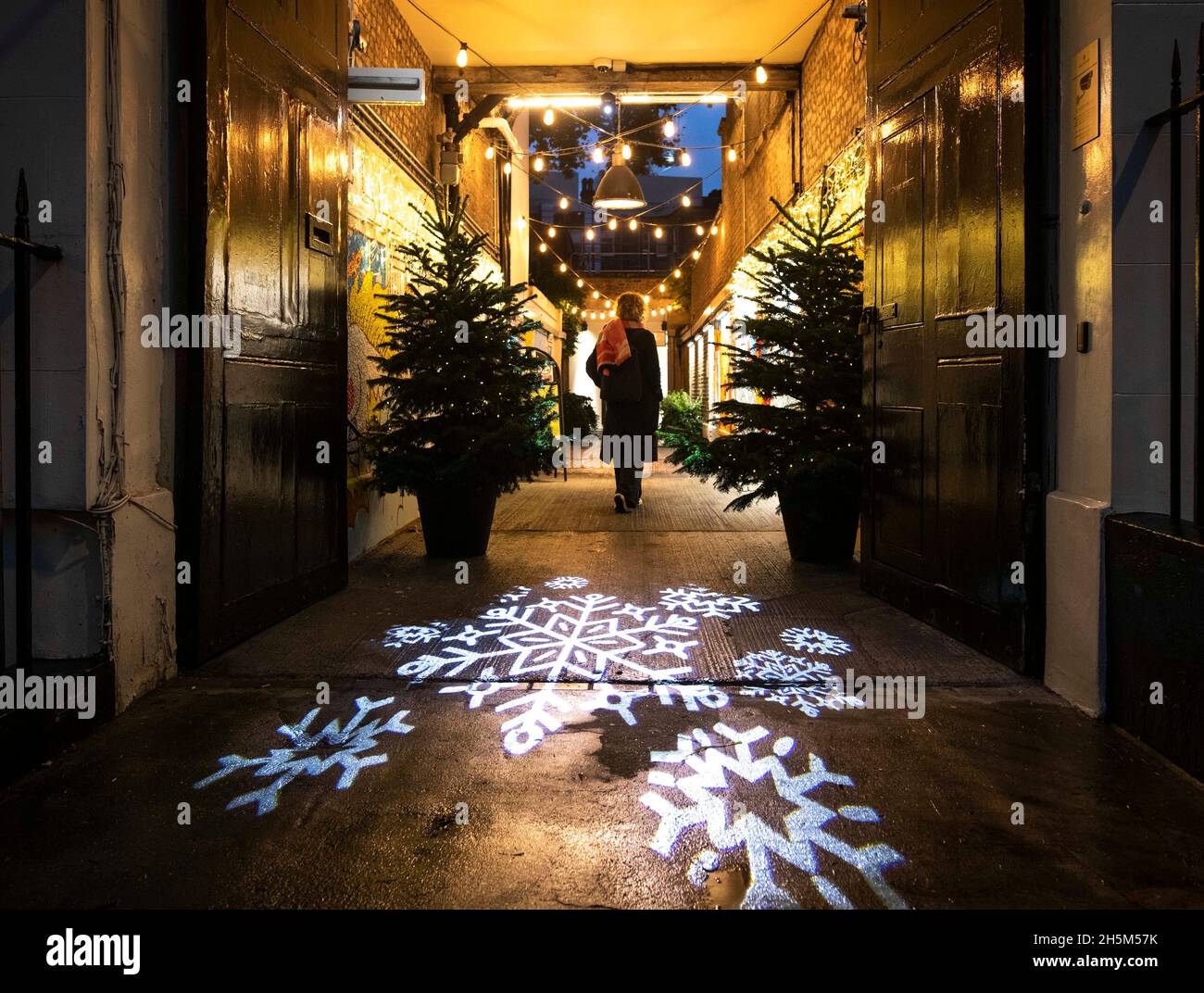 EDITORIAL USE ONLY General view at the unveiling of this year's Christmas lights in Eccleston Yards in Belgravia, featuring over 97,000 white bulbs across the neighbourhood. Picture date: Wednesday November 10, 2021. Stock Photo