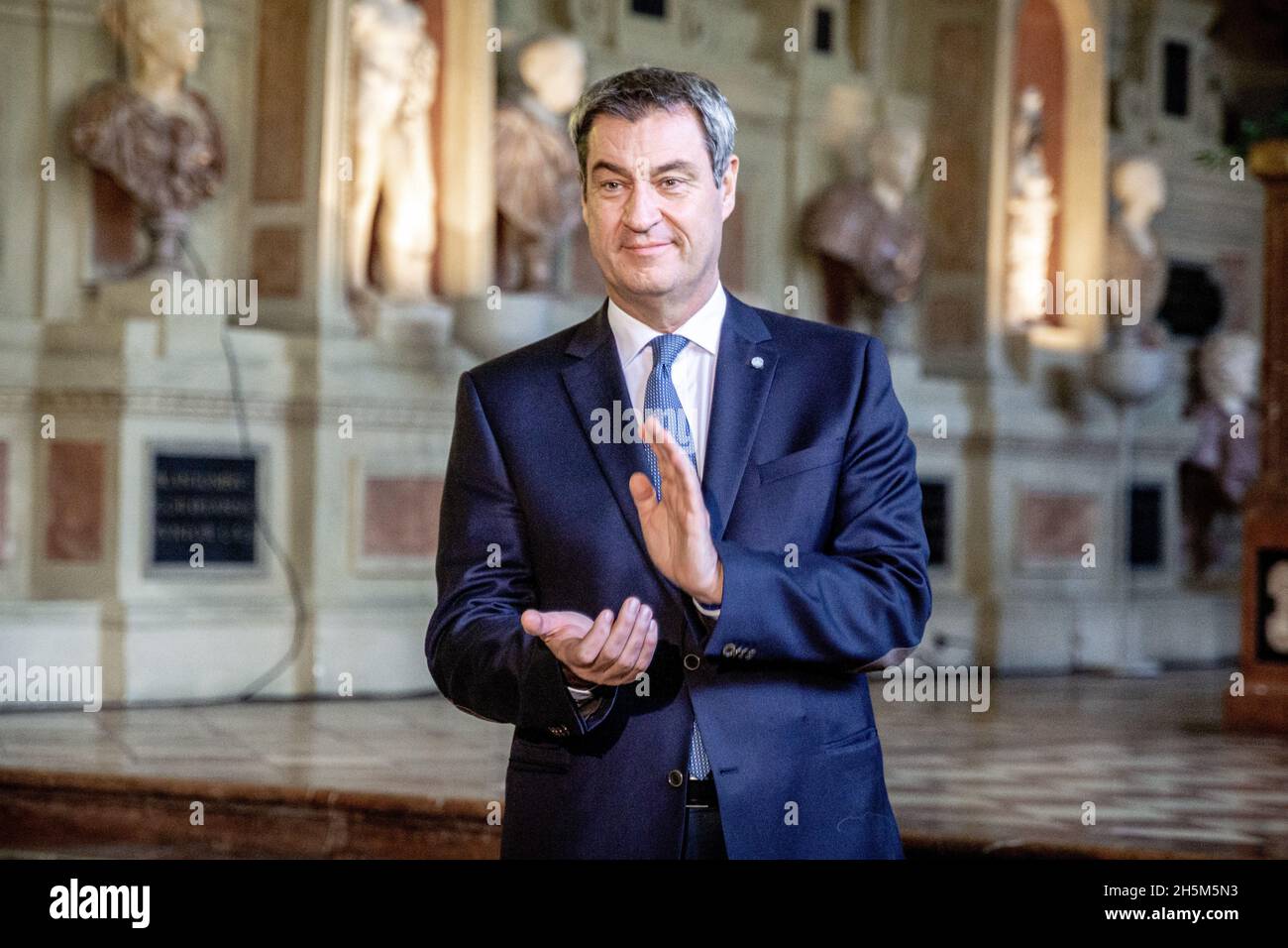 Markus Söder clapping.On November 10, 2021 in Munchen, Germany. The Bavarian Prime Minister Dr. Markus Söder presents the Bavarian Maximilian Order for Science and Art. (Photo by Alexander Pohl/Sipa USA) Credit: Sipa USA/Alamy Live News Stock Photo