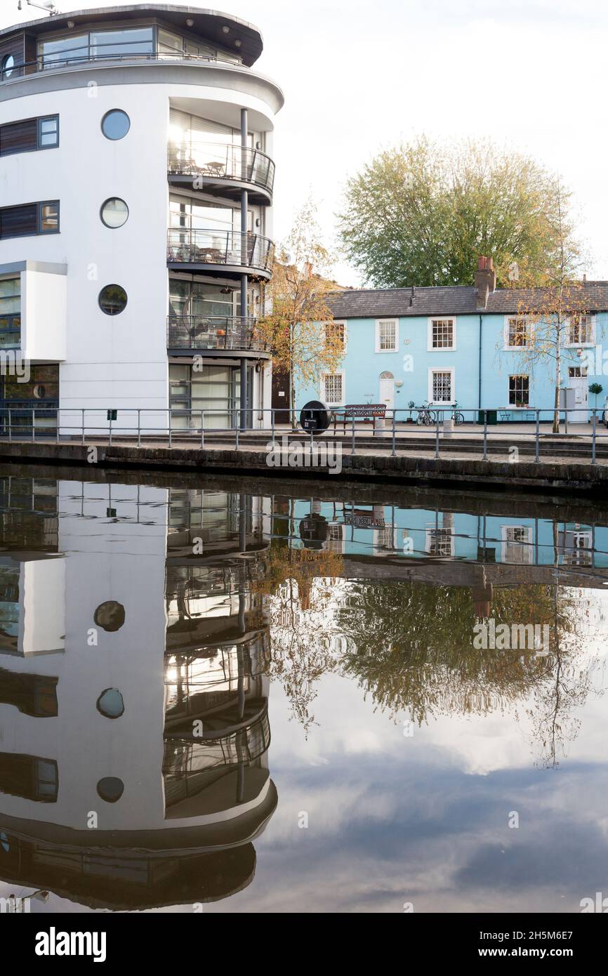 Canalside buildings alongside Regents Canal, St Pancras, London Stock Photo