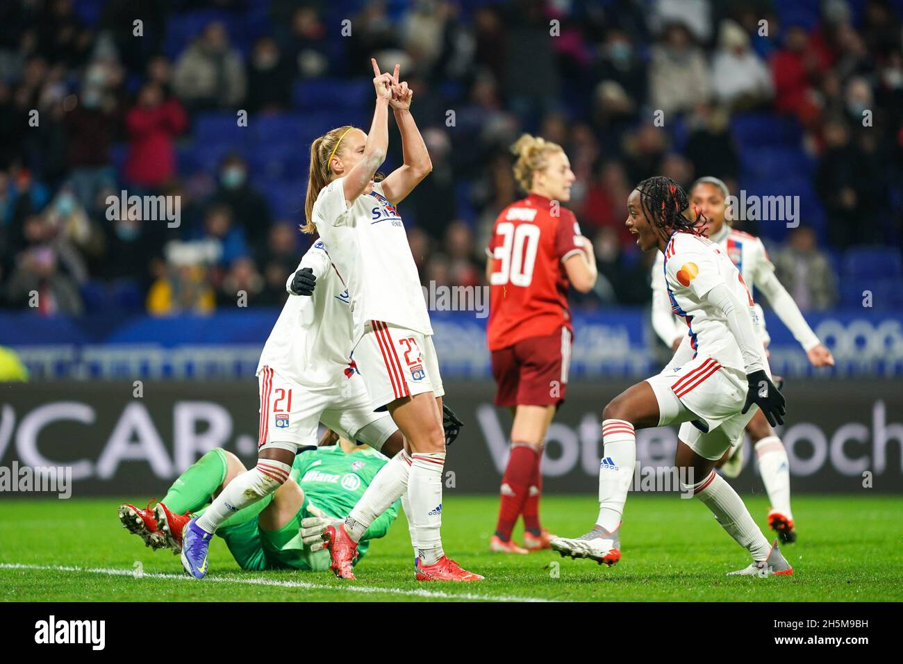 Lyon, France. 10th Nov, 2021. Lyon, France, November 10th 2021: Janice  Cayman (23 Lyon) celebrates her goal with teammates during the UEFA Womens  Champions League Group stage round 3 football match between