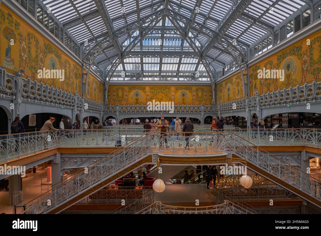 Samaritaine Large Luxury Department Store With Beautiful Art Nouveau