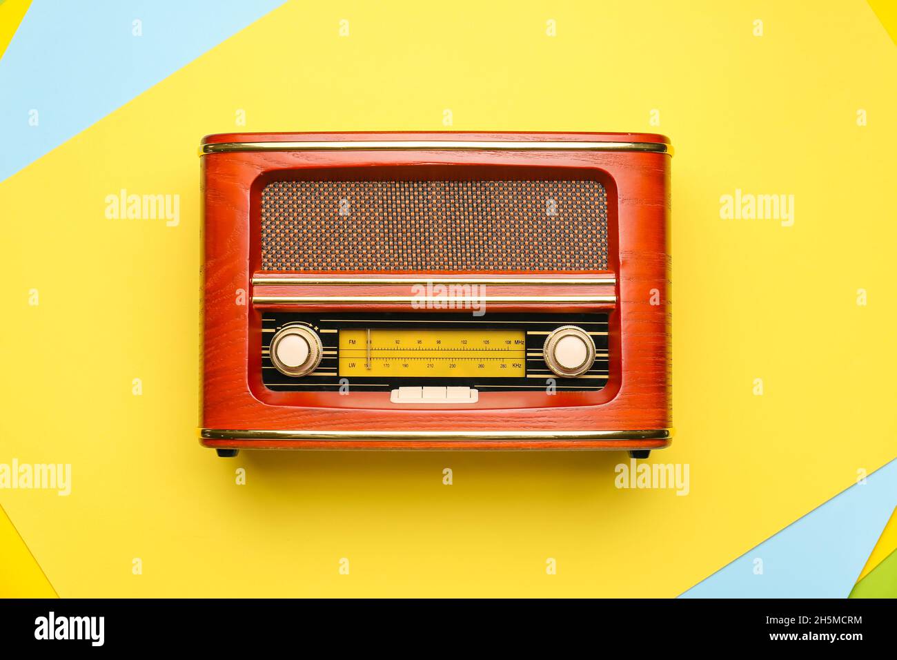 Vintage radio receiver on color background Stock Photo - Alamy