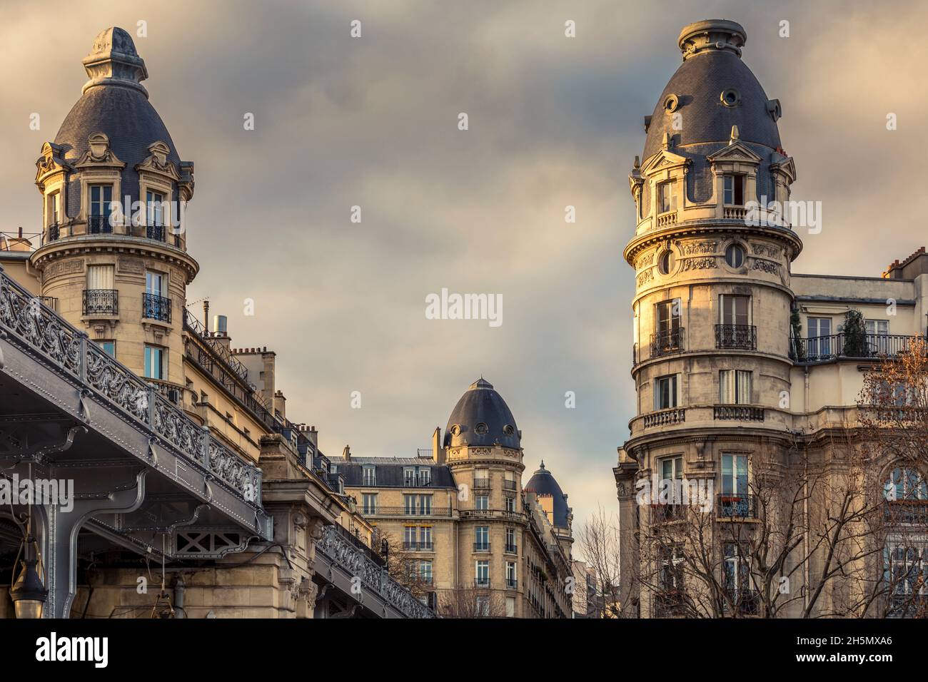 Paris, France - February 4, 2021: View of beautiful Haussmann buildings near Bir Hakeim bridge and Eiffel tower in Paris Stock Photo