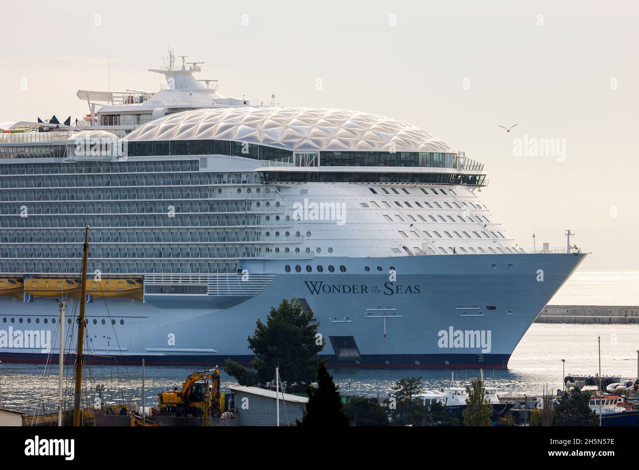 Wonder of the seas cruise hi-res stock photography and images - Alamy