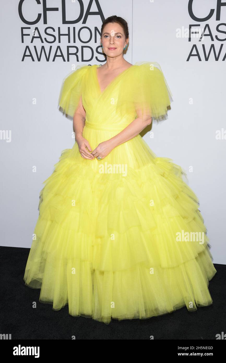 Drew Barrymore wearing Christian Siriano walking on the red carpet at