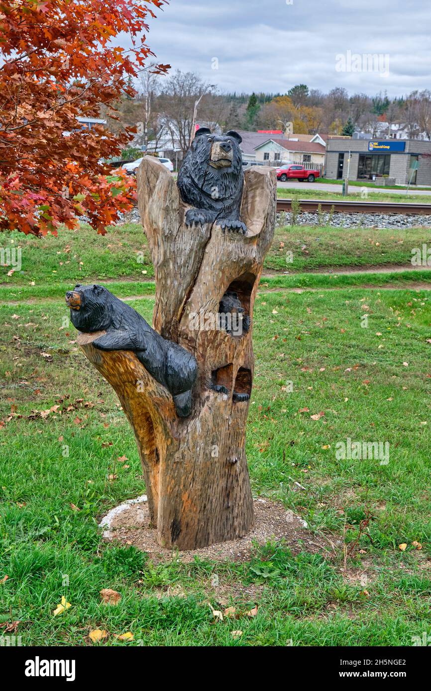 Stump in the likeness of a family of bears carved using a chainsaw located on the main street in Nipigon Ontario Canada. Stock Photo