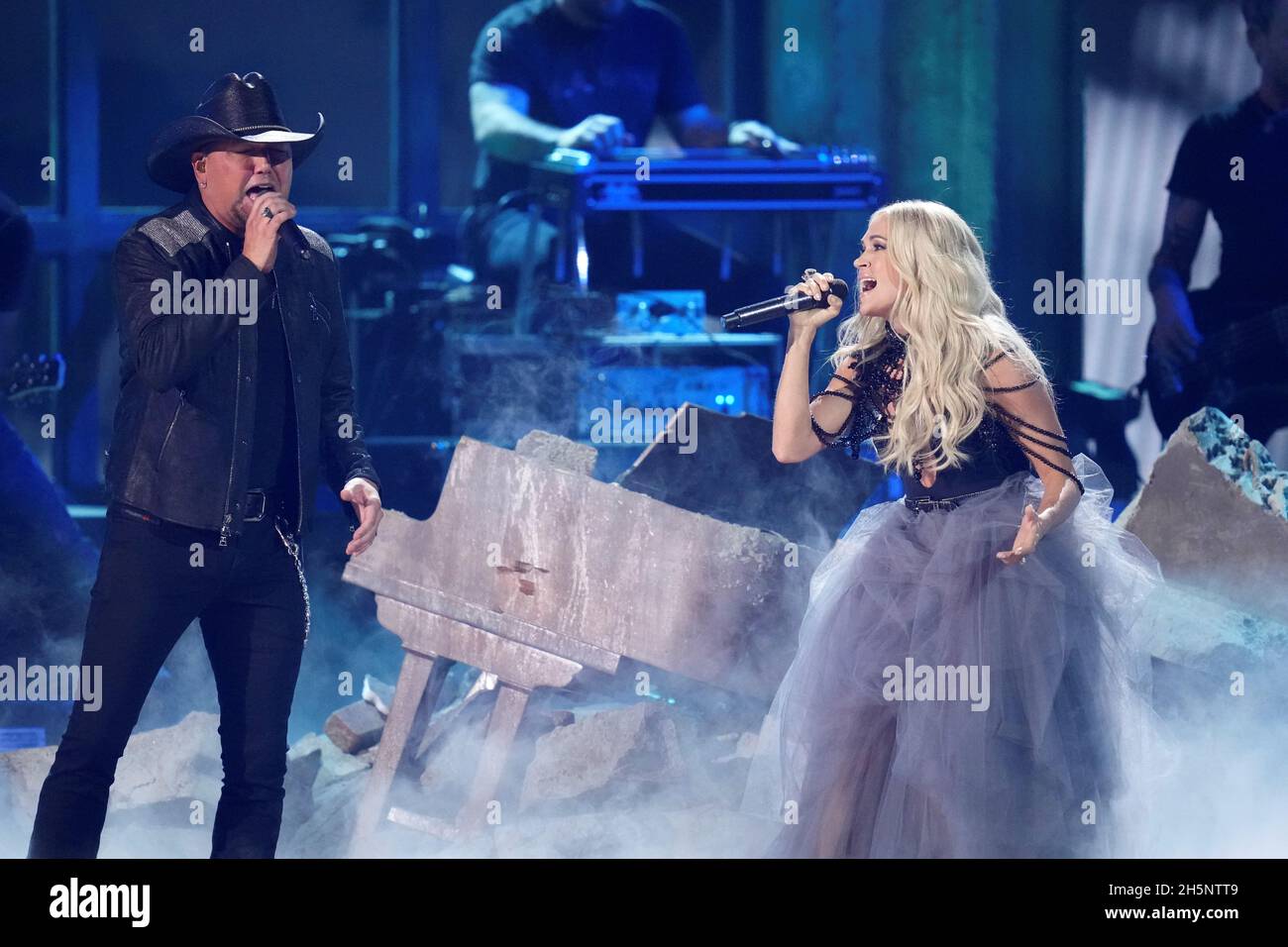 Jason aldean carrie underwood hires stock photography and images Alamy