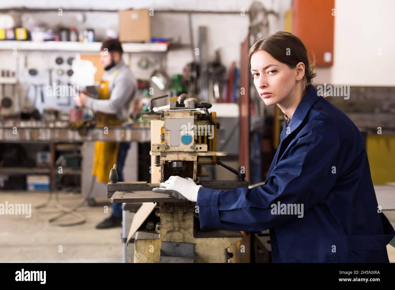 Workwoman working on milling machine Stock Photo - Alamy