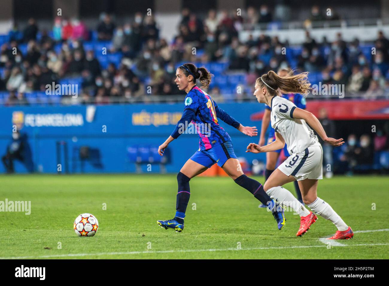 aitana-bonmat-l-of-fc-barcelona-and-katharina-naschenweng-r-of