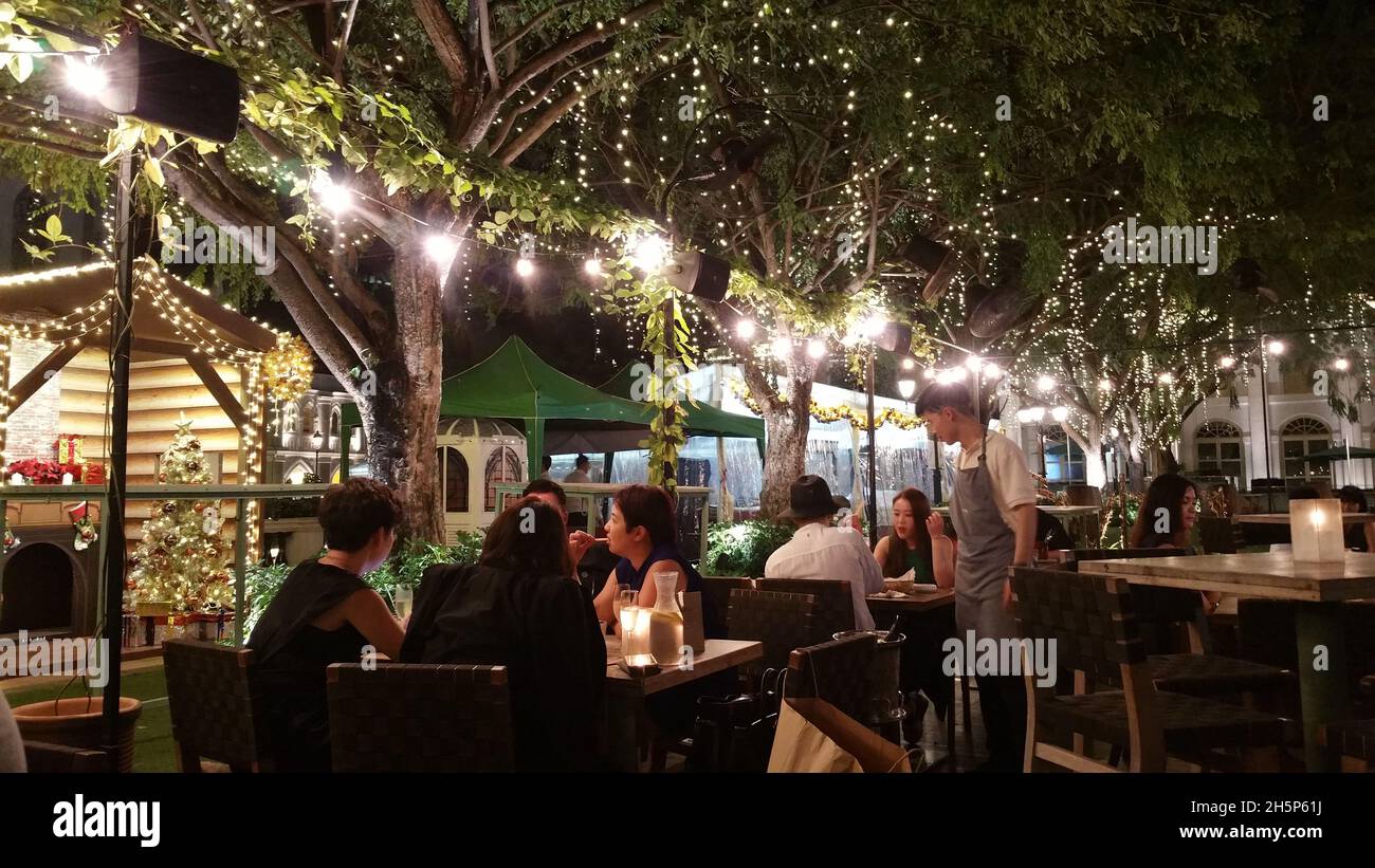 Bar In Chijmes, Singapore Stock Photo Alamy